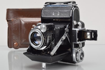 Lot 98 - A Zeiss Ikon Super Ikonta 531 Folding Rangefinder Camera