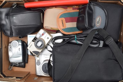 Lot 122 - A Mixed Group of Cameras