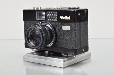 Lot 200 - A Rollei B 35 Compact Camera