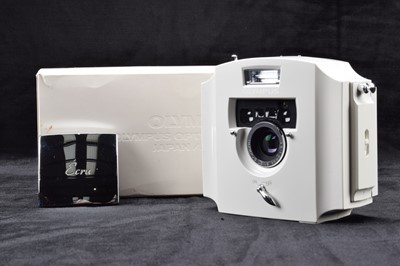 Lot 224 - An Olympus Ecru 35mm Camera