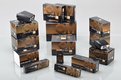 Lot 240 - A Tray of Olympus OM Accessories