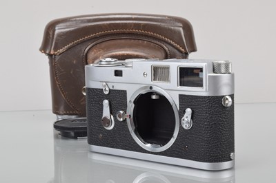 Lot 427 - A Leitz Wetzlar Leica M2 Rangefinder Camera Body