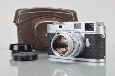 Lot 431 - A Leitz Wetzlar Leica M2 Rangefinder Camera