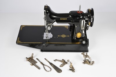 Lot 31 - A Vintage Singer Featherweight 211k Sewing machine