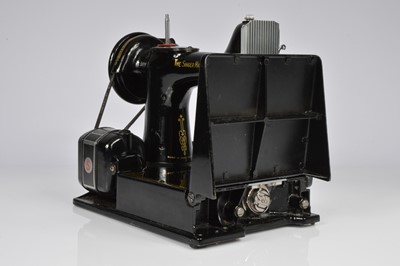 Lot 31 - A Vintage Singer Featherweight 211k Sewing machine