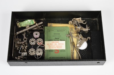 Lot 31 - A Vintage Singer Featherweight 211k Sewing machine