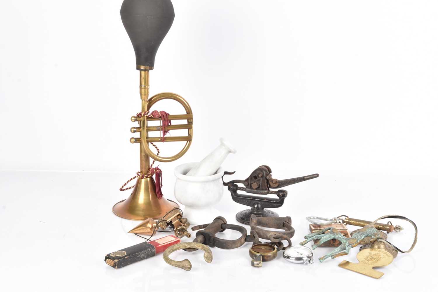Lot 80 - An assortment of various items