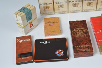 Lot 242 - A collection of vintage Cigars and cigarettes