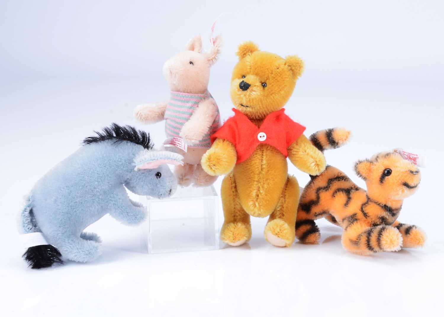 Lot 4 - A Steiff limited edition Winnie the Pooh miniature set