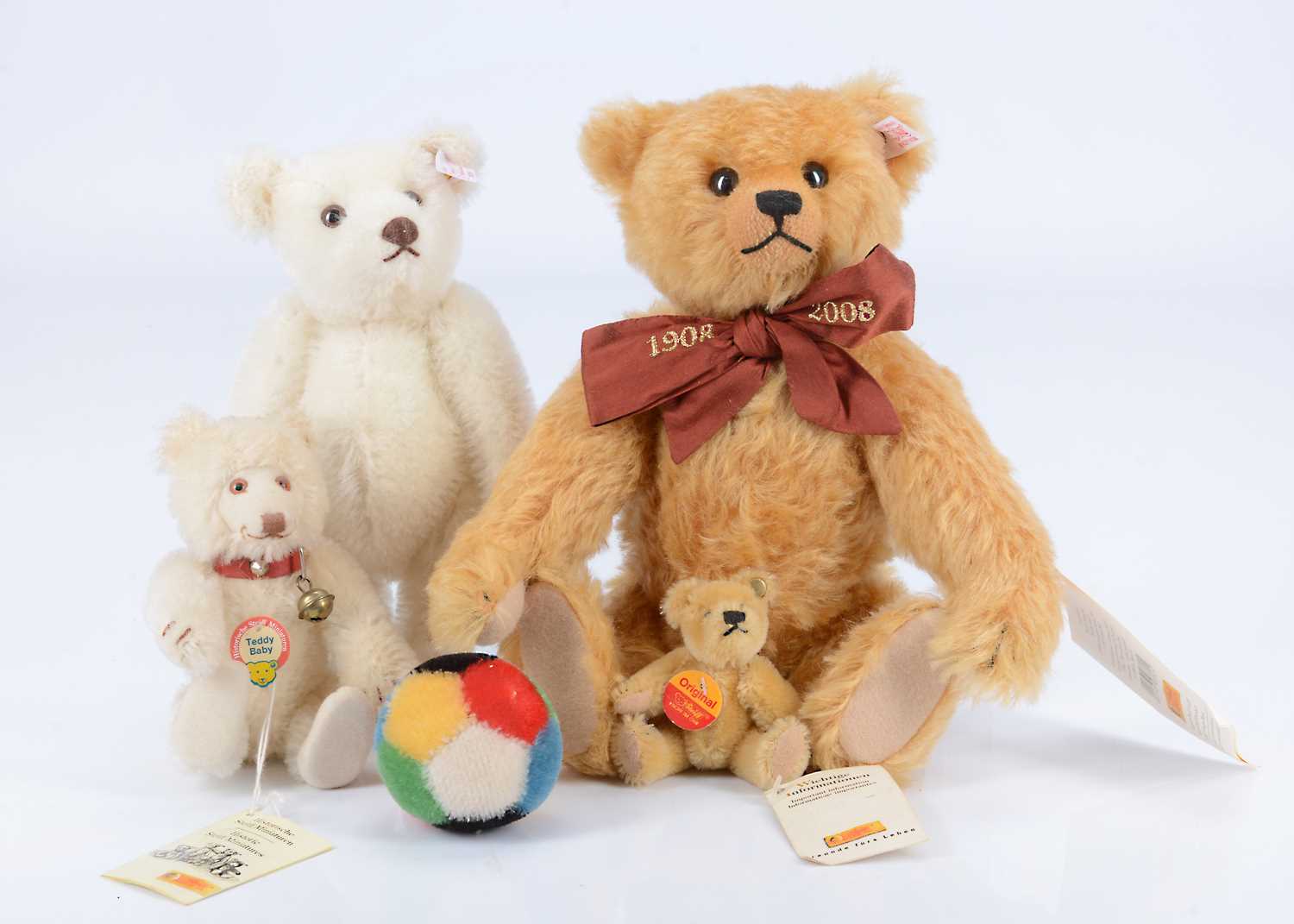 Lot 21 - A Steiff limited edition The Exhibition Bear