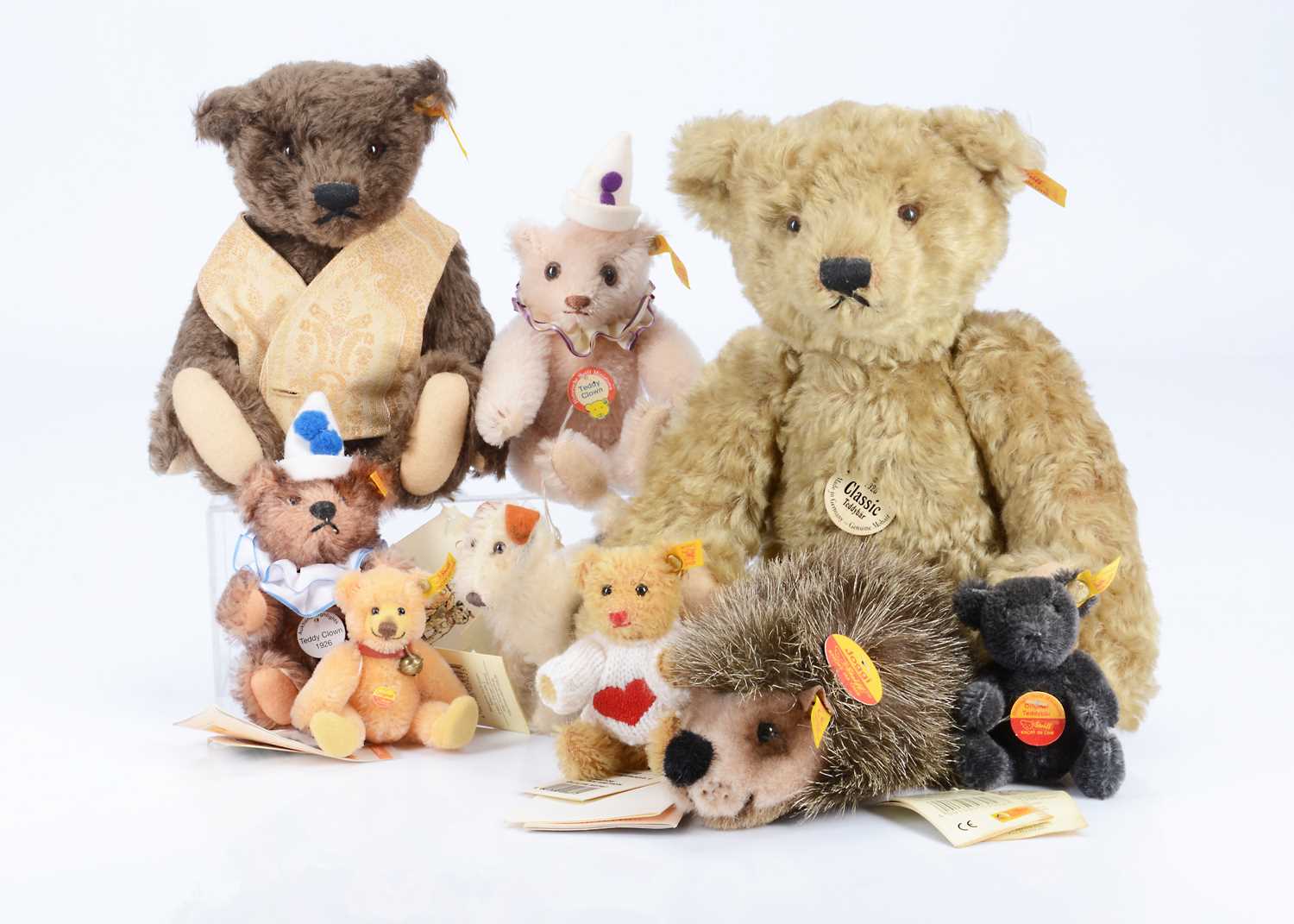 Lot 22 - Nine Steiff yellow tag teddy bears/ soft toys