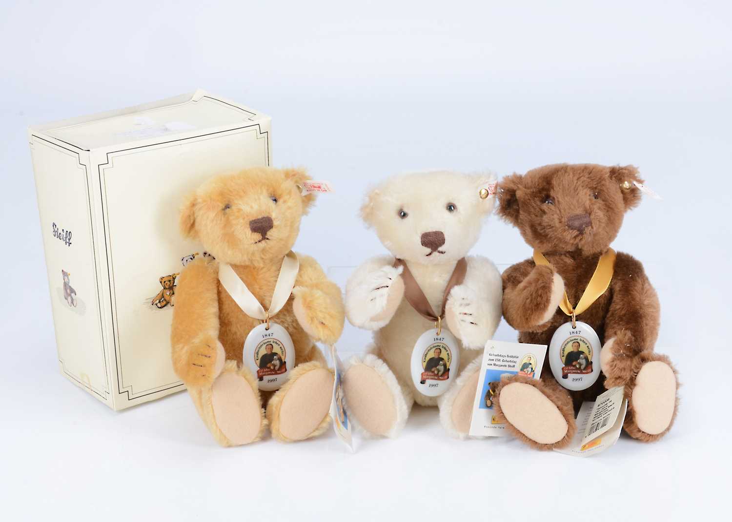 Lot 26 - A Steiff limited edition set of Margarete Steiff 150 Anniversary teddy bears