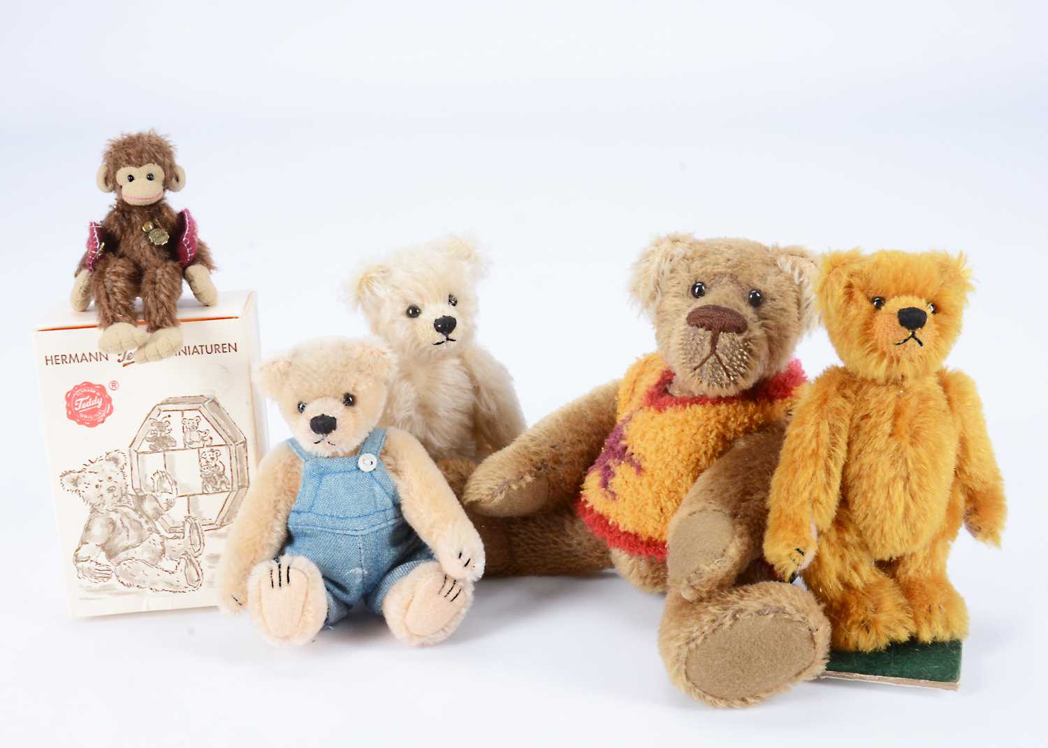 Lot 38 - Five small artisit and collectors teddy bears