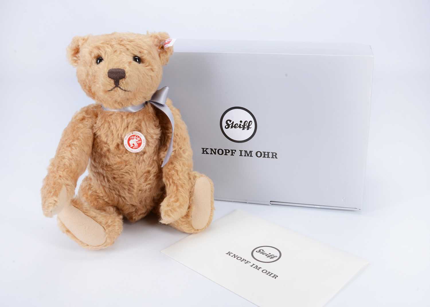 Lot 44 - A Steiff limited edition British Collectors teddy bear 2018