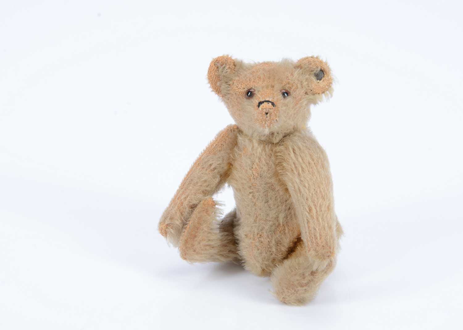 Lot 52 - A 1915/20 Steiff small teddy bear