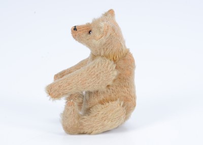 Lot 52 - A 1915/20 Steiff small teddy bear
