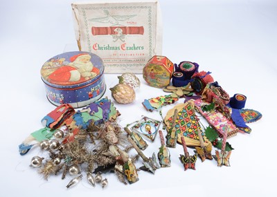 Lot 190 - Early Christmas decorations