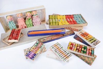 Lot 191 - 1920s to 1950s Christmas crackers