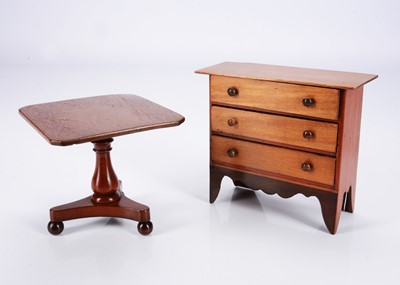 Lot 489 - Two pieces of doll’s furniture