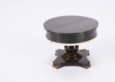 Lot 533 - An 19th century Waltershausen dolls’ house circular extending table