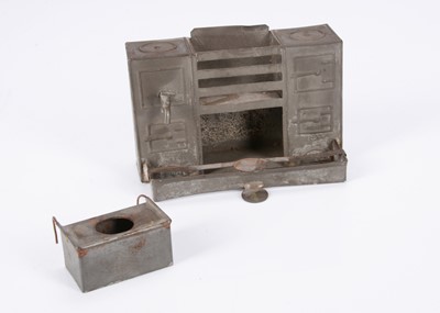 Lot 537 - An early 19th century English tinplate dolls’ house range