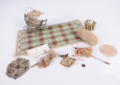 Lot 554 - Various dolls’ house items