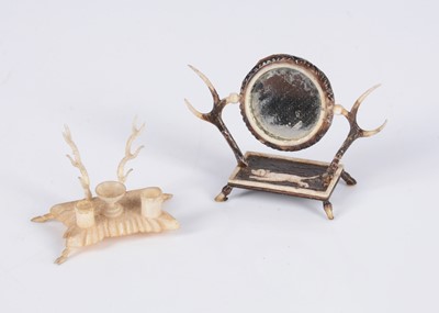 Lot 560 - An 19th century bone dolls’ house inkwell