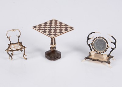 Lot 561 - 19th century bone ‘antler’ dolls’ house items