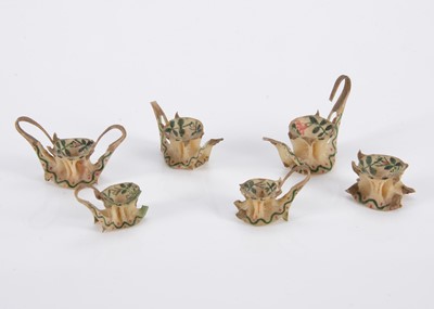 Lot 572 - An 19th century fish vertebrae dolls’ house tea set