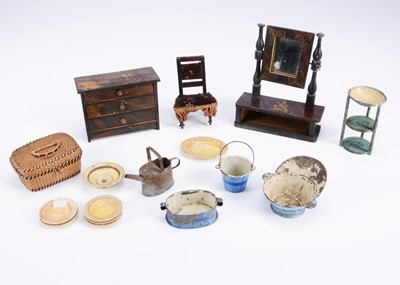 Lot 740 - Earlier dolls’ house items