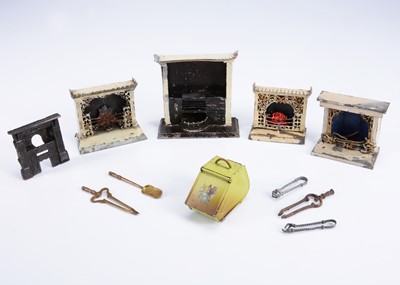 Lot 743 - Dolls’ house fire places