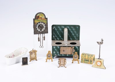 Lot 771 - Various 20th century dolls’ house items