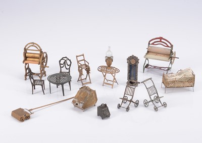 Lot 777 - Dolls’ house metal items