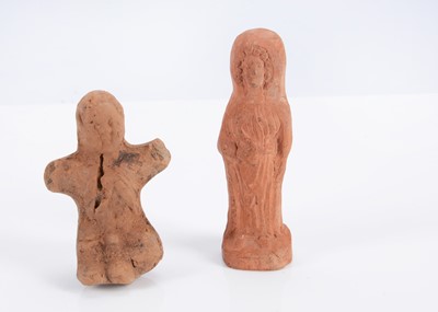 Lot 824 - An antiquity type terracotta figure of a women