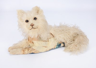 Lot 832 - An early 20th century French fur Pomeranian nightdress case