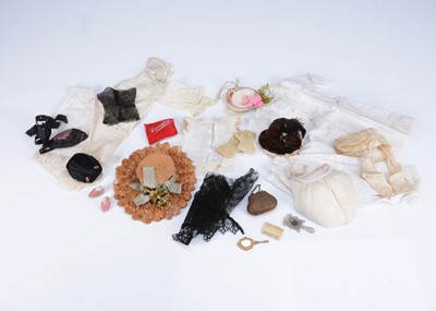 Lot 901 - Fashion doll accessories