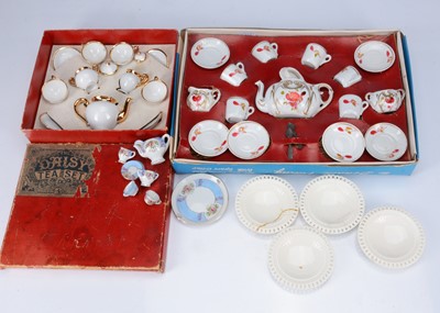Lot 909 - An early 20th century continental doll's tea set