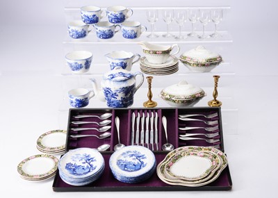 Lot 914 - A Ridgway's doll's dinner service and tea set