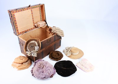 Lot 925 - A 19th century doll’s trunk with hats