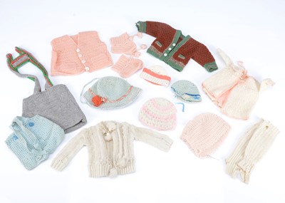 Lot 926 - A quantity of 1930's-50s knitted doll's clothes