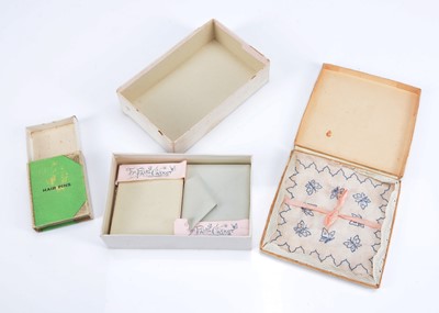 Lot 951 - Doll's accessories