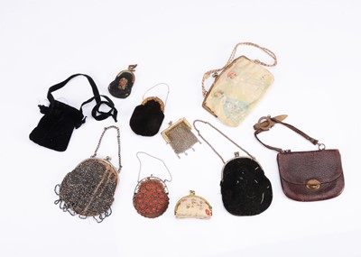 Lot 957 - A selection of doll and child's purses