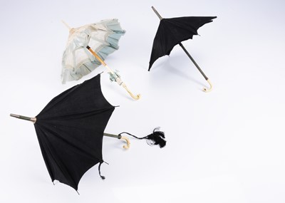 Lot 959 - A 19th century doll's parasol