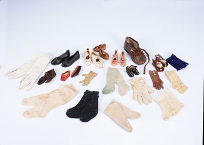 Lot 964 - A selection of doll's accessories for hands and feet