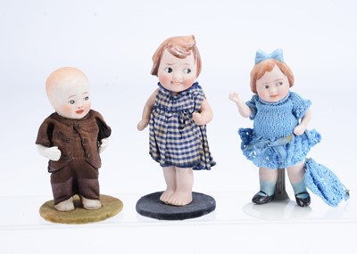Lot 979 - Three all bisque googly eyed child figures