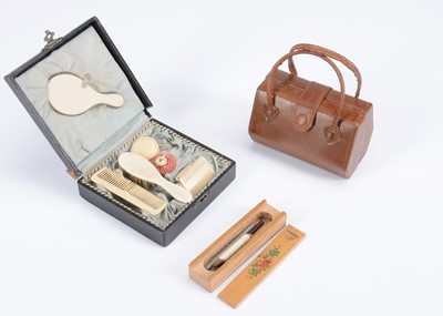 Lot 1045 - Early 20th century doll's accessories