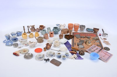 Lot 1059 - Doll's accessories