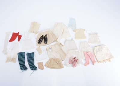 Lot 1071 - Dolls accessories