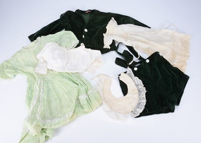Lot 1077 - A large quantity of child and dolls clothing
