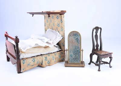 Lot 1082 - An 19th century fashion doll's half tester bed